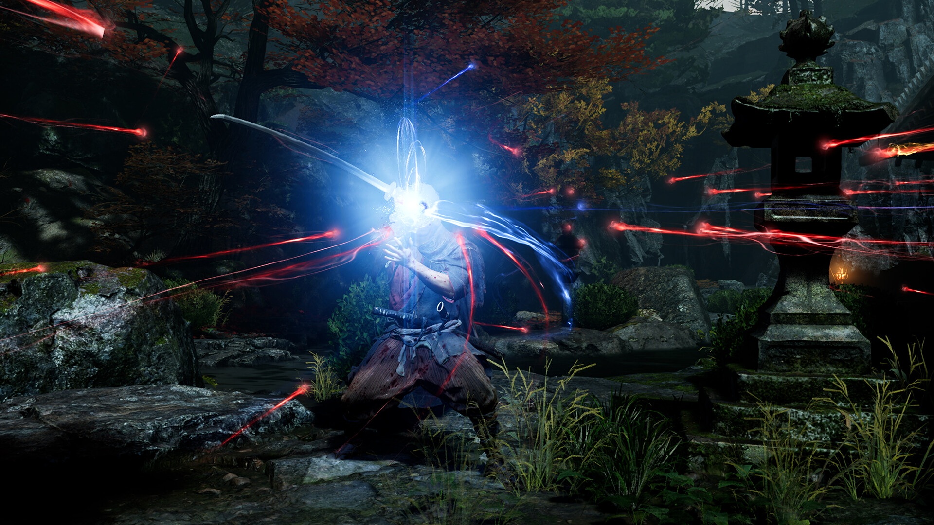 귀무자 Way of the Sword 스크린샷 — 붉은 단풍 숲 석등 옆에서 푸른 빛에 휩싸인 인물 주위로 붉은 빛줄기가 뻗어 나가는 장면